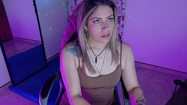 Natalia Montoya online show from 10/20/25, 03:07