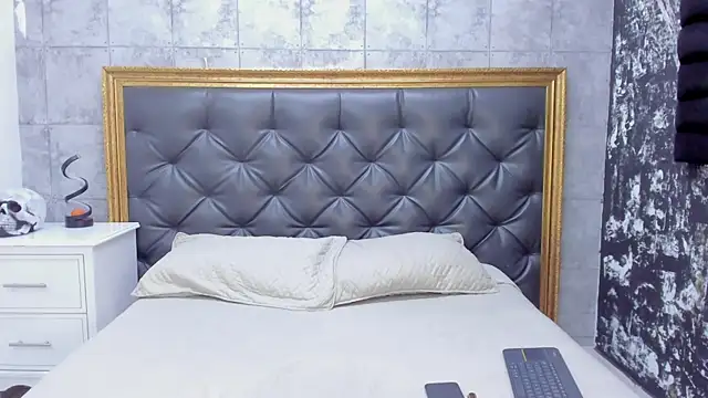 LaurenSnow online show from 12/24/24, 03:16