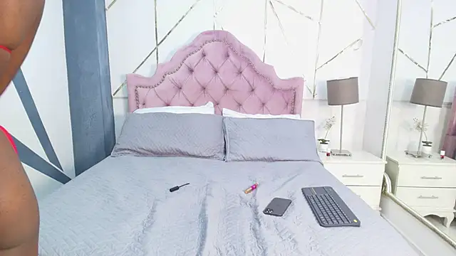 LaurenSnow online show from 02/14/25, 06:51