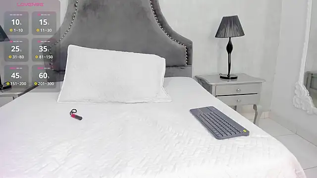 LaurenSnow online show from 12/02/25, 03:51