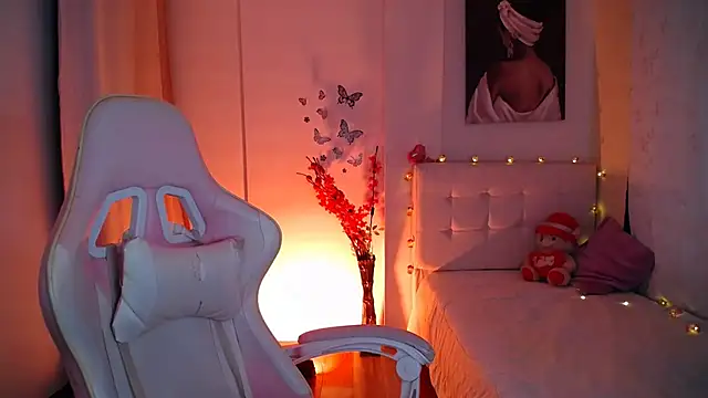 esmeraldaa230 online show from 02/25/25, 01:28