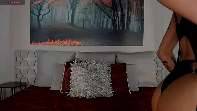 LunaRuso online show from 02/19/25, 08:10