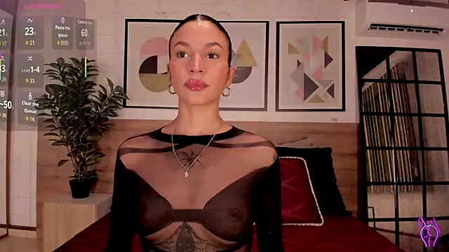 LunaRuso online show from 11/11/25, 07:47