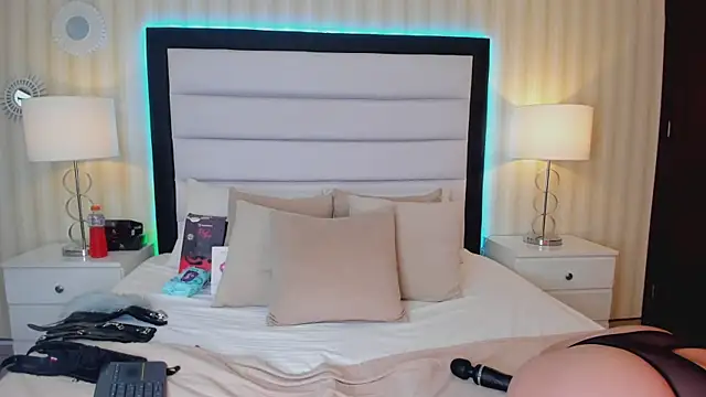 Valeriasaenzz  online show from 12/16/24, 07:32