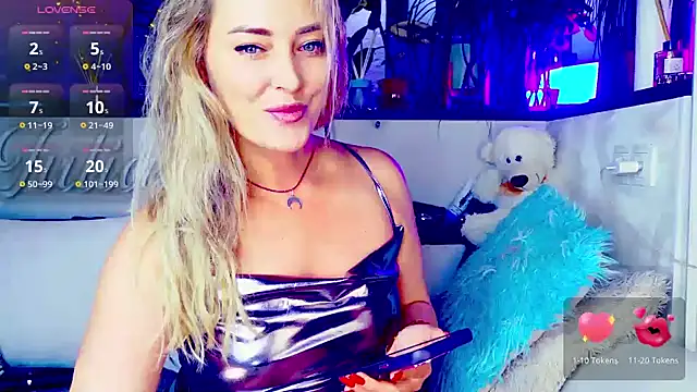  JuliaSpace  online show from 10/22/25, 04:18