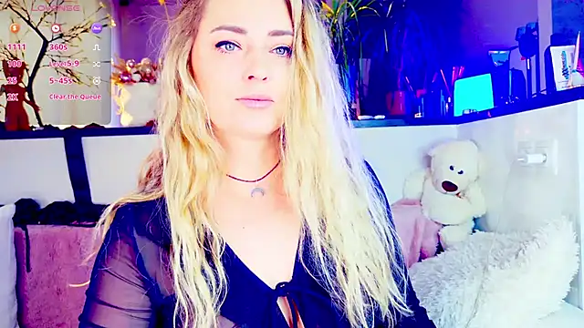  JuliaSpace  online show from 05/06/26, 04:45
