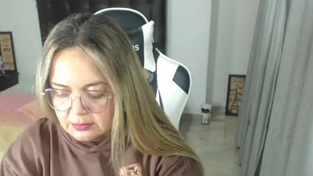 Snapshot of samy_vsn chatting on 02/19/25, 01:08 samy vsn online show from 02/19/25, 01:08