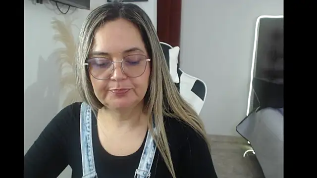 Snapshot of samy_vsn chatting on 09/20/25, 05:25 samy vsn online show from 09/20/25, 05:25