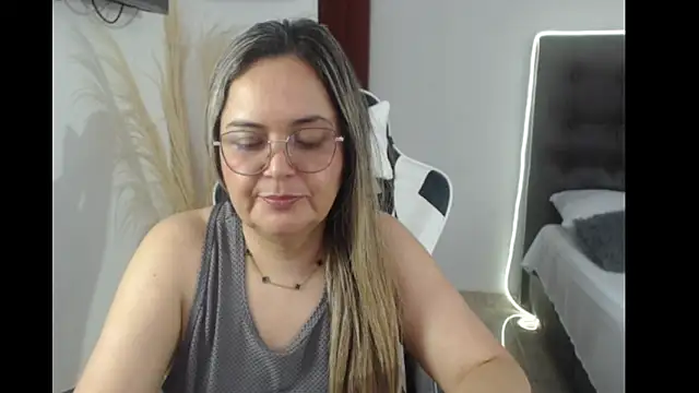 Snapshot of samy_vsn chatting on 10/02/25, 03:52 samy vsn online show from 10/02/25, 03:52