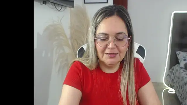 Snapshot of samy_vsn chatting on 10/14/25, 06:42 samy vsn online show from 10/14/25, 06:42