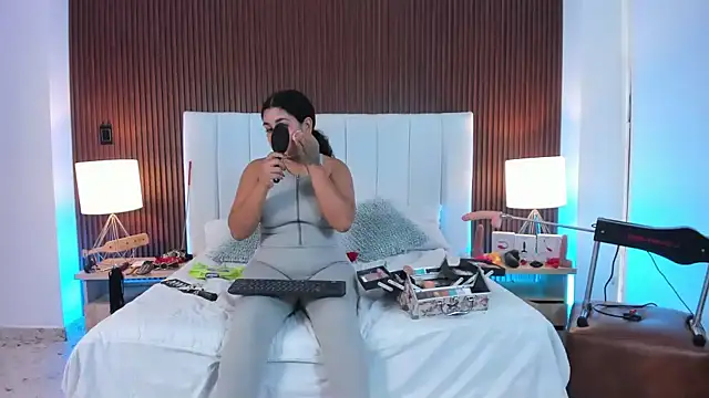 Liana Asaff online show from 01/13/25, 07:21