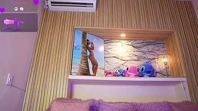 Snapshot of adri_crof chatting on 10/22/25, 03:40 adri crof online show from 10/22/25, 03:40