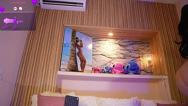 adri crof online show from 11/12/25, 04:02