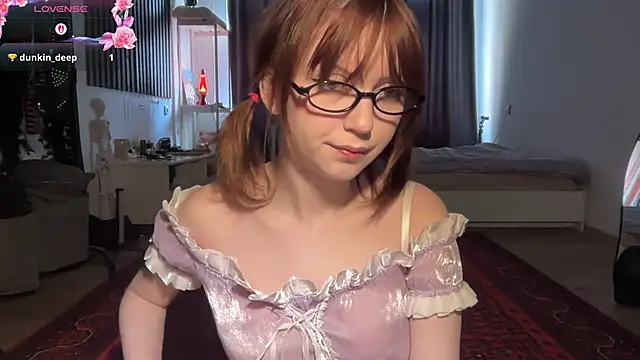 Snapshot of electric_babe chatting on 05/04/26, 11:17 electric babe online show from 05/04/26, 11:17