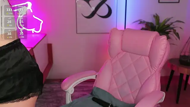 Snapshot of Micky__love chatting on 01/30/25, 07:15 Micky love online show from 01/30/25, 07:15