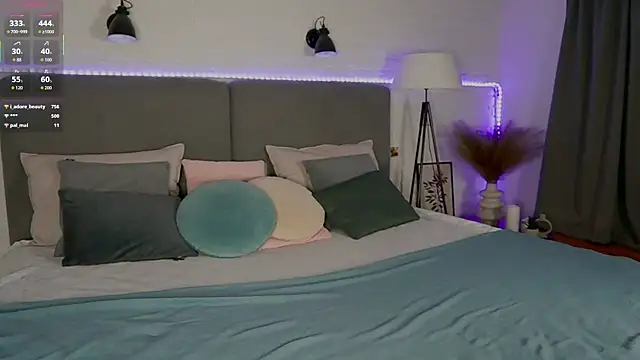 Snapshot of Micky__love chatting on 09/09/25, 08:19 Micky love online show from 09/09/25, 08:19