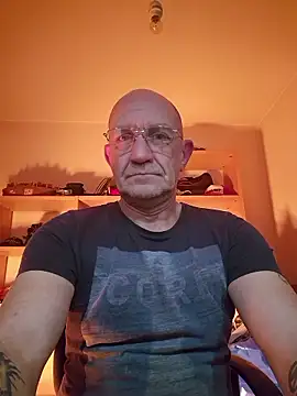 Snapshot of papasuchtpussy chatting on 01/10/26, 08:32 papasuchtpussy online show from 01/10/26, 08:32