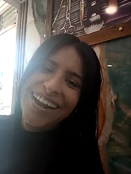 Snapshot of _elektrah chatting on 12/19/25, 06:15 elektrah online show from 12/19/25, 06:15