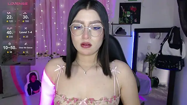 mily thomson b  online show from 10/03/25, 10:29