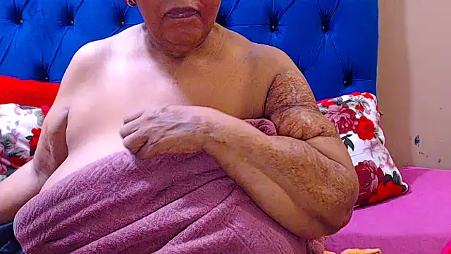 ebonycandy10 online show from 11/30/25, 04:16