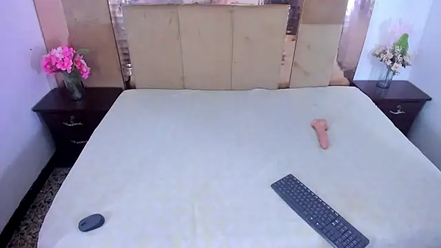 LizBrook online show from 03/02/25, 03:05