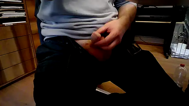 Snapshot of 10_1992 chatting on 02/19/26, 12:56 10 1992 online show from 02/19/26, 12:56