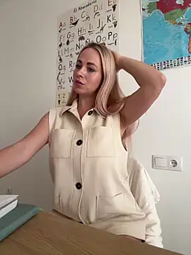 streetdoll online show from 02/04/25, 07:40