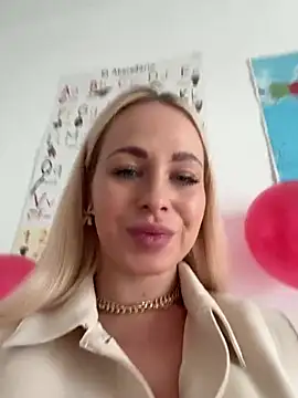 streetdoll online show from 02/12/25, 08:06