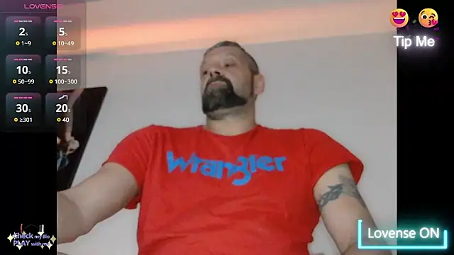 Snapshot of northman1977 chatting on 02/01/25, 01:41 northman1977 online show from 02/01/25, 01:41