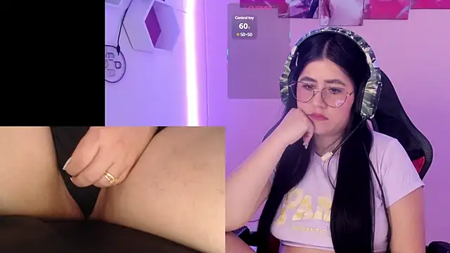 Snapshot of DanielaHang chatting on 01/22/25, 01:11 DanielaHang online show from 01/22/25, 01:11