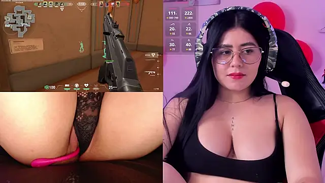 Snapshot of DanielaHang chatting on 02/13/25, 04:07 DanielaHang online show from 02/13/25, 04:07