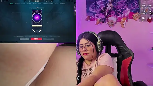 Snapshot of DanielaHang chatting on 10/21/25, 01:45 DanielaHang online show from 10/21/25, 01:45