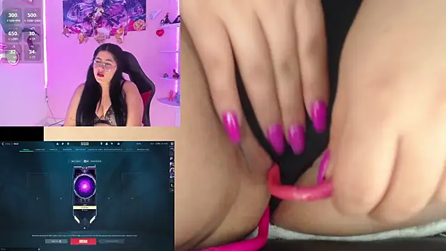 Snapshot of DanielaHang chatting on 10/24/25, 01:29 DanielaHang online show from 10/24/25, 01:29