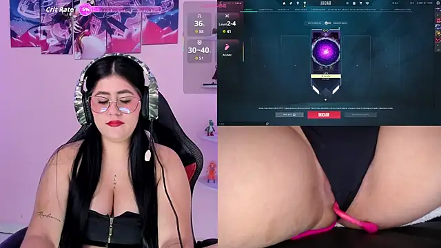 Snapshot of DanielaHang chatting on 11/17/25, 01:28 DanielaHang online show from 11/17/25, 01:28