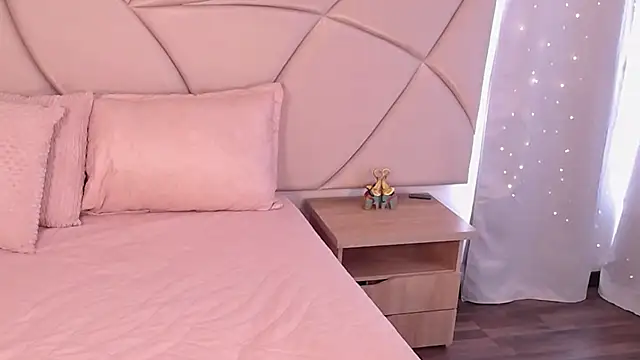 Snapshot of ValleryC chatting on 09/19/25, 01:34 ValleryC online show from 09/19/25, 01:34