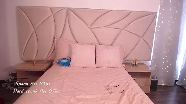 Snapshot of ValleryC chatting on 11/04/25, 08:41 ValleryC online show from 11/04/25, 08:41