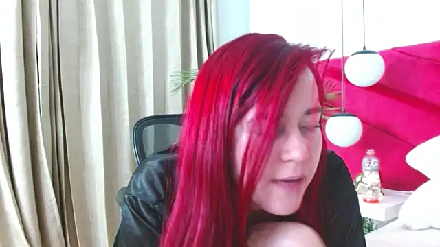 Snapshot of Sophie_ponce chatting on 06/03/26, 02:33 Sophie ponce online show from 06/03/26, 02:33