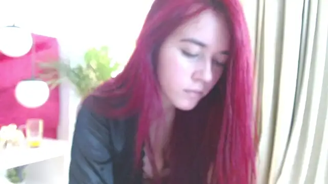 Snapshot of Sophie_ponce chatting on 06/17/26, 12:50 Sophie ponce online show from 06/17/26, 12:50
