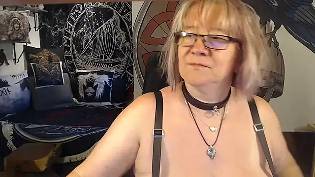 Snapshot of TittenMichelle chatting on 06/27/26, 02:12 TittenMichelle online show from 06/27/26, 02:12