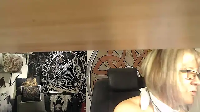 Snapshot of TittenMichelle chatting on 07/06/26, 04:42 TittenMichelle online show from 07/06/26, 04:42