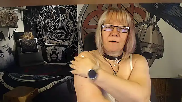 Snapshot of TittenMichelle chatting on 07/07/26, 06:16 TittenMichelle online show from 07/07/26, 06:16