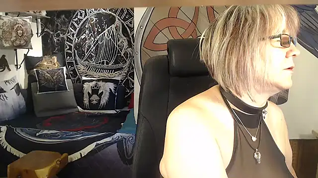 Snapshot of TittenMichelle chatting on 07/12/26, 03:52 TittenMichelle online show from 07/12/26, 03:52