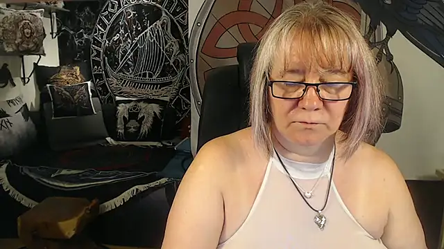 Snapshot of TittenMichelle chatting on 07/24/26, 06:28 TittenMichelle online show from 07/24/26, 06:28