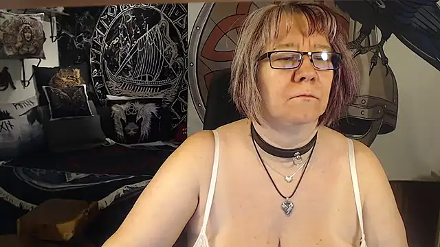 Snapshot of TittenMichelle chatting on 08/02/26, 04:00 TittenMichelle online show from 08/02/26, 04:00
