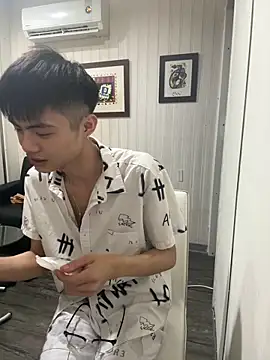 Snapshot of mumuowl chatting on 09/18/25, 06:10 mumuowl online show from 09/18/25, 06:10