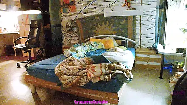 Snapshot of BongChannel chatting on 01/23/25, 04:37 BongChannel online show from 01/23/25, 04:37