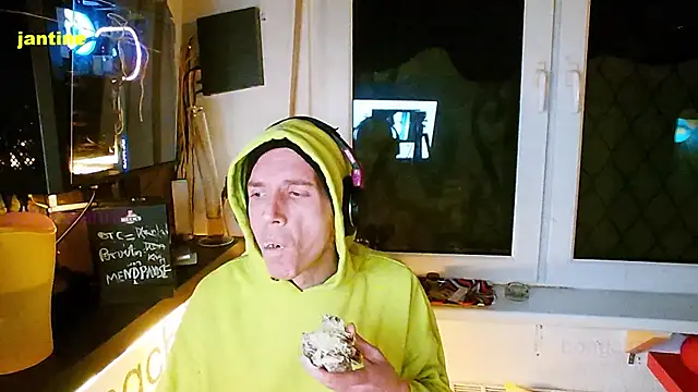 Snapshot of BongChannel chatting on 02/10/25, 01:03 BongChannel online show from 02/10/25, 01:03