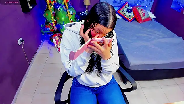 Lana stone  online show from 12/13/24, 03:16