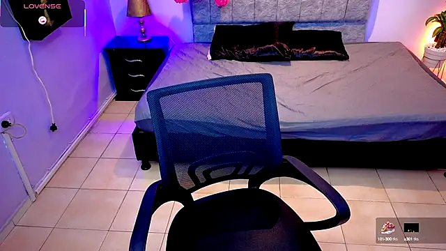 Lana stone  online show from 09/12/25, 03:28