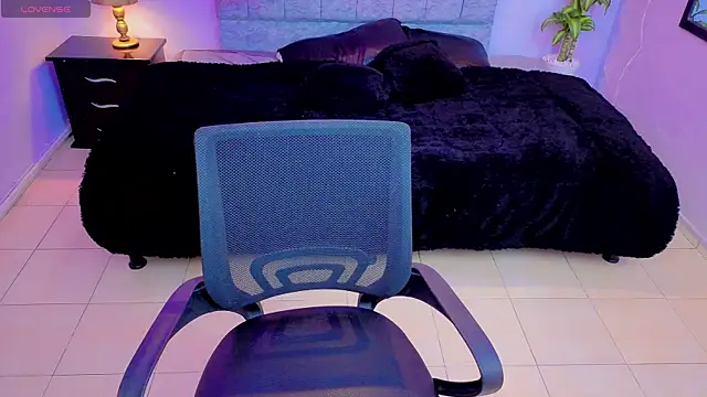 Lana stone  online show from 09/21/25, 02:57